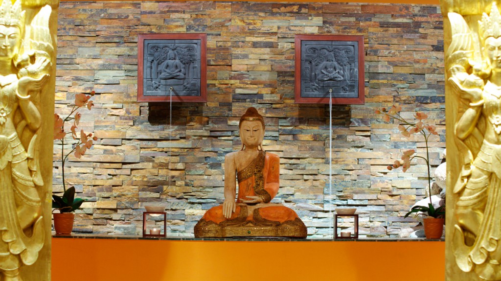 Buddha meditiert