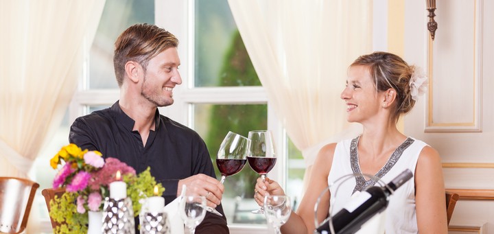 Angerhof Sport & Wellnesshotel - Auf einen Wein im Restaurant