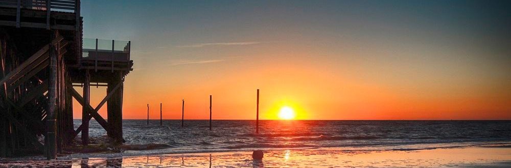 Sonnenuntergang am Strand von St.-Peter-Ording in Nordfriesland
