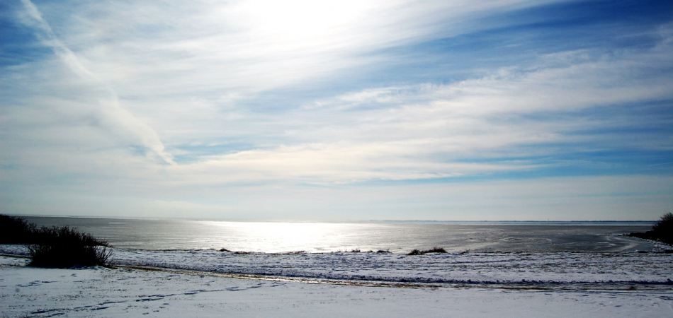 Schneebedeckte Ostsee