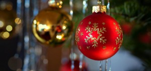 Schöne Weihnachtszeit Weihnachtskugeln am Tannenbaum