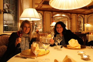 Eva und Tanja in der Andrea Stube im Engel Obertal