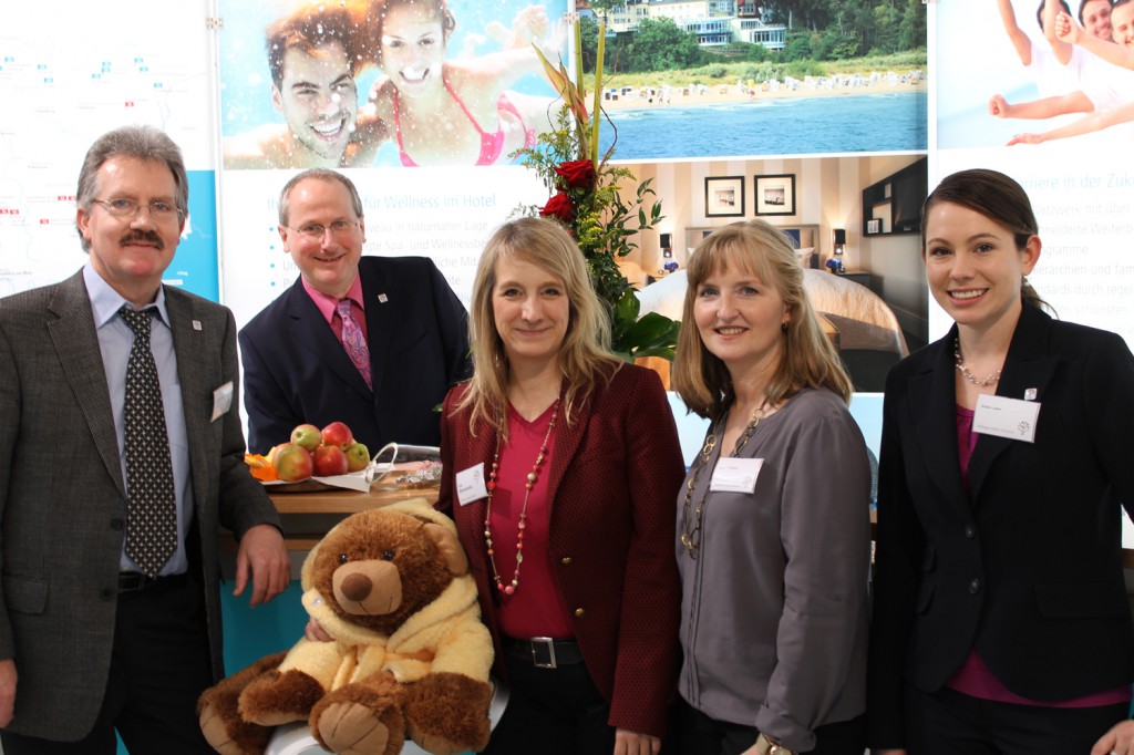 Das Team der Wellness-Hotels & Resorts inkl. Wellness-Teddy auf der ITB 2014