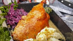 Gans mit Kartoffelknödel & Rotkohl