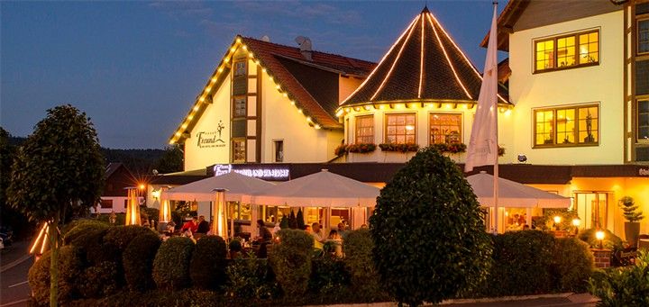 Freund - Das Hotel und Spa-Resort - Hausansicht am Abend