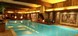 Innenpool mit Großkamin