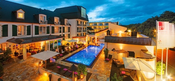 Vital-und Wellnesshotel Zum Kurfürsten - Hausansicht bei Nacht