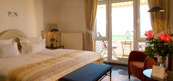 Doppelzimmer mit seitlichem Blick auf das Wattenmeer