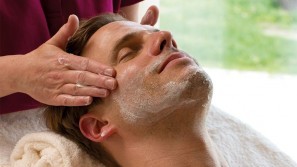 Wellness für Männer Gesichtsmassage Gesichtsmassage für Männer im Wellnessurlaub
