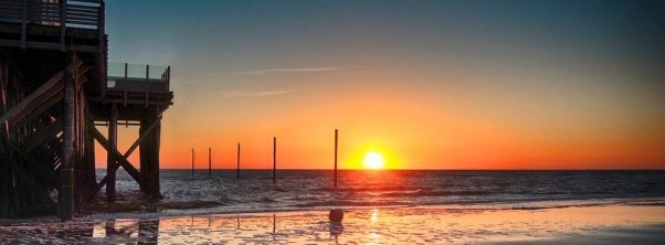 Wellness an der Nordsee in St.-Peter-Ording erleben Sonnenuntergang am Strand von St.-Peter-Ording in Nordfriesland